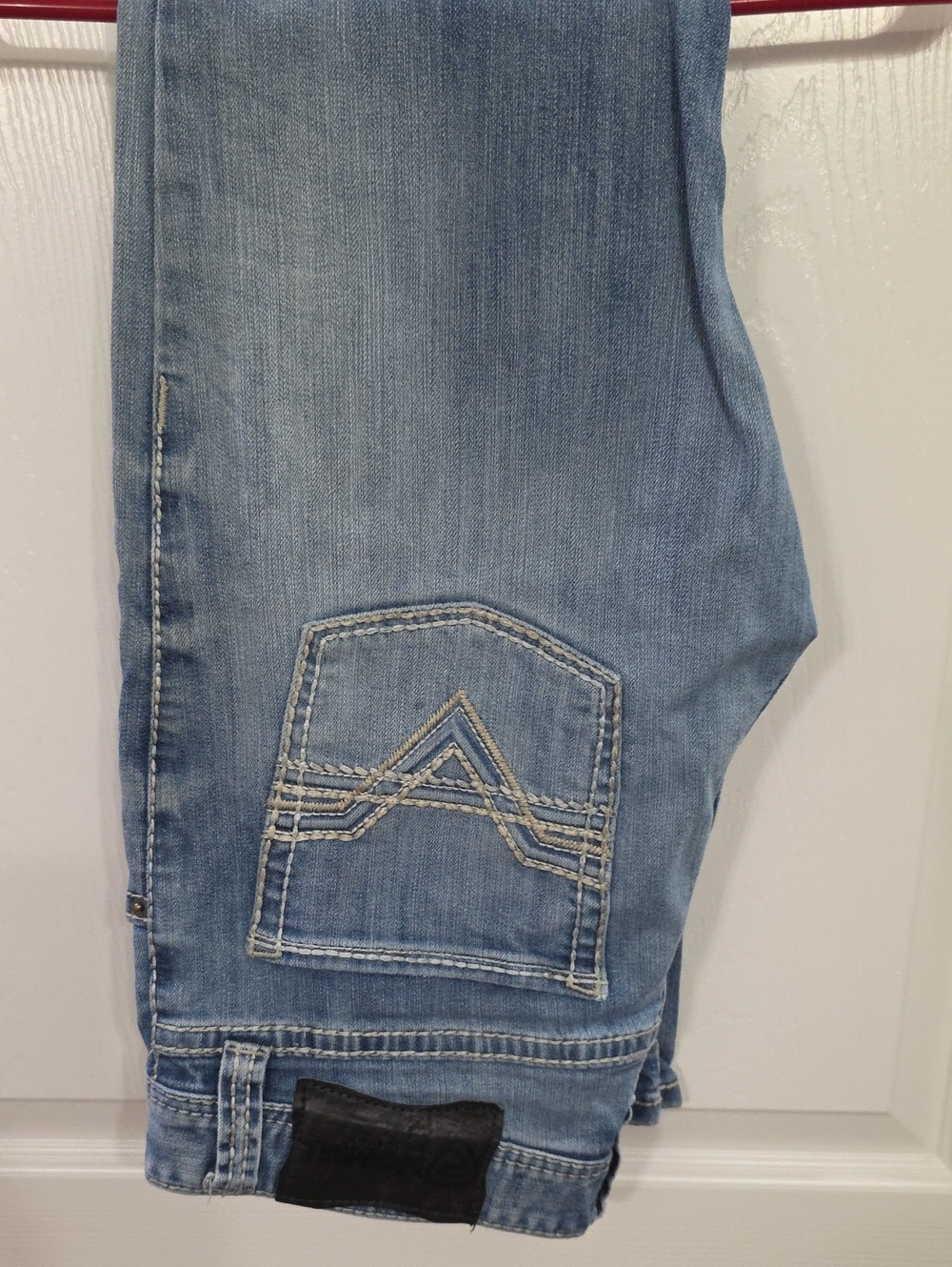 Slim Straight Light Blue Men's Jeans with Contrast Stitching